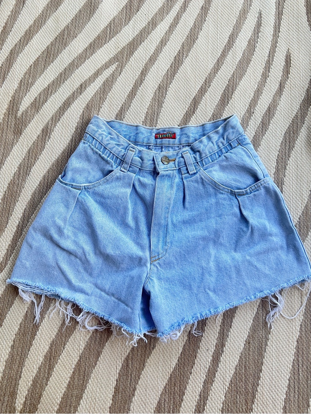 Vintage trucker Light Wash Denim Women's Shorts size 25
